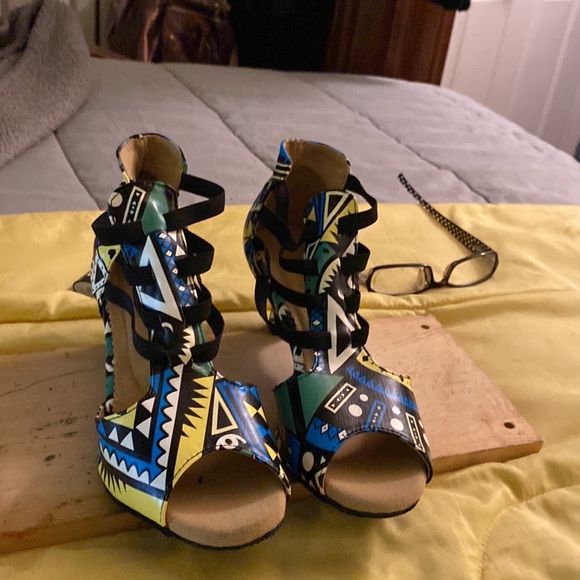 I call them cartoon shoes new not used cutsy - Picture 3 of 12